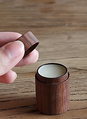 日本小众天然品牌Naiad/奈娅蒂 野生蜂蜡限量润唇膏 10ml