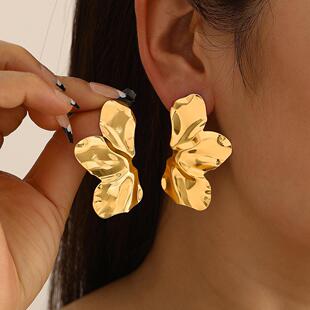 金色花朵耳钉左右对称简约不规则花瓣耳钉petal earring jewelry