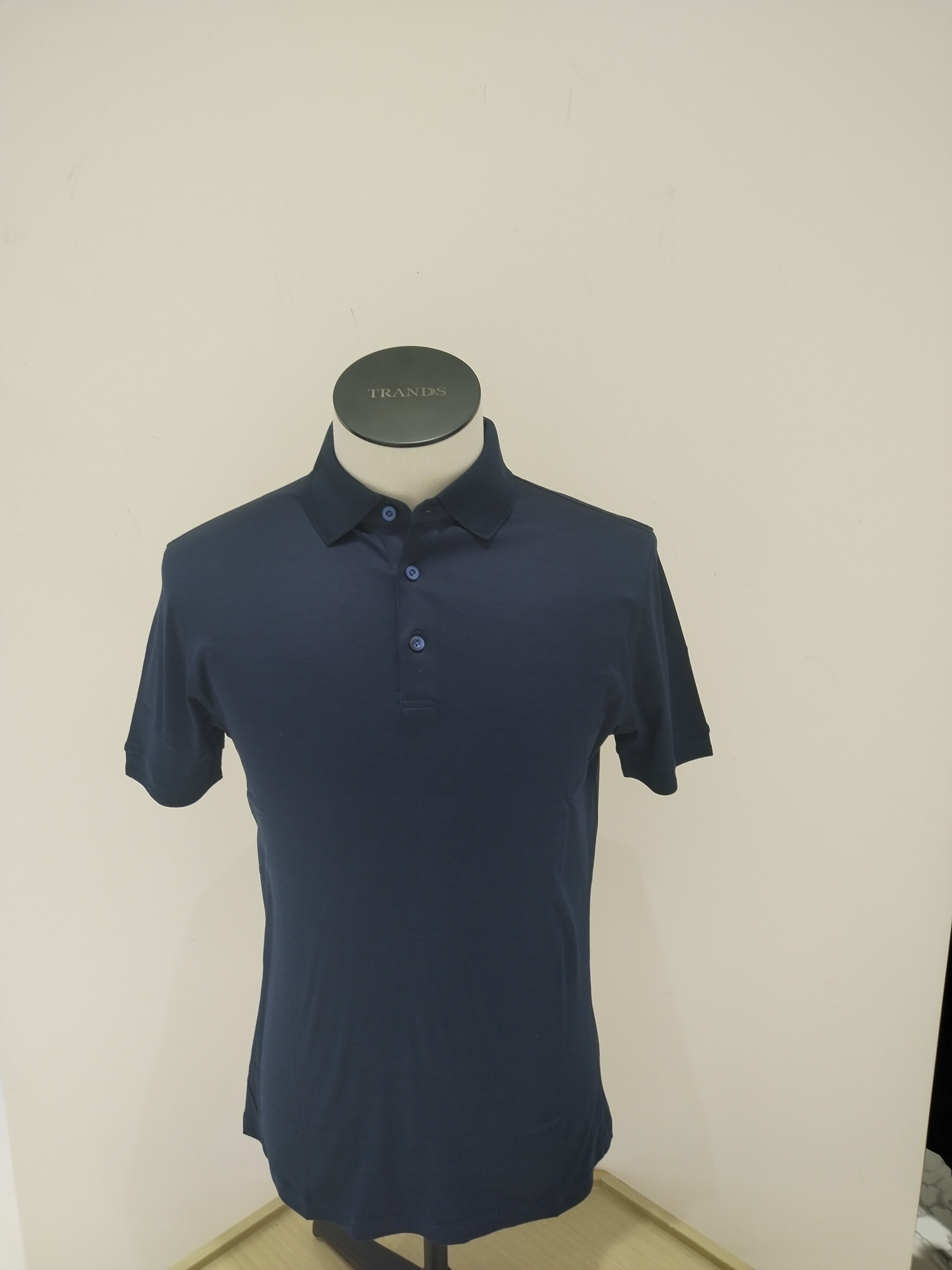 TRANDS短袖T恤。意大利厂商BESANI生产染色丝光针织埃及棉线。