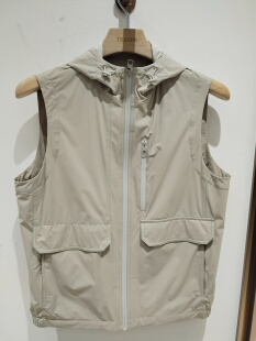 TRANDS春款马甲。意大利面料商OLMETEX的95g轻量高科技面料