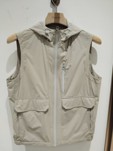 TRANDS春款马甲。意大利面料商OLMETEX的95g轻量高科技面料