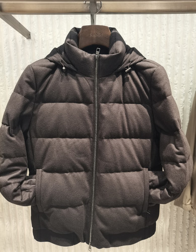 TRANDS专柜鹅绒服.面料选自英国Dormeuil甄选的纯羊毛针织面料.