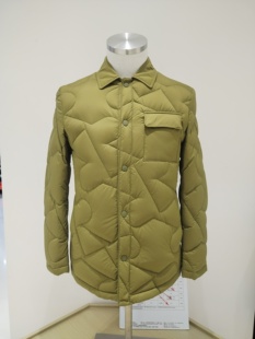 TRANDS羽绒服.棕榈绿色.特殊工艺处理.具备超轻防钻绒.防泼水功能