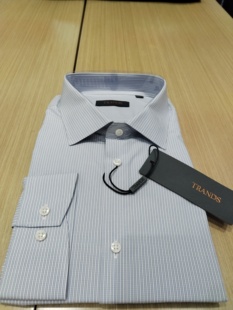 TRANDS春款衬衫。采用双宫桑蚕丝股线作为原材料，高支高密面料