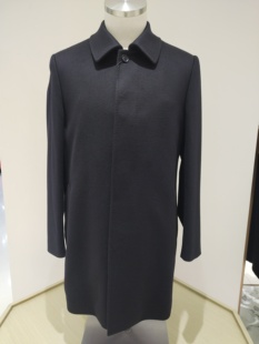 TRANDS羊绒大衣.COLOMBO提供的奢华且弥足珍贵的羊毛山羊绒面料。