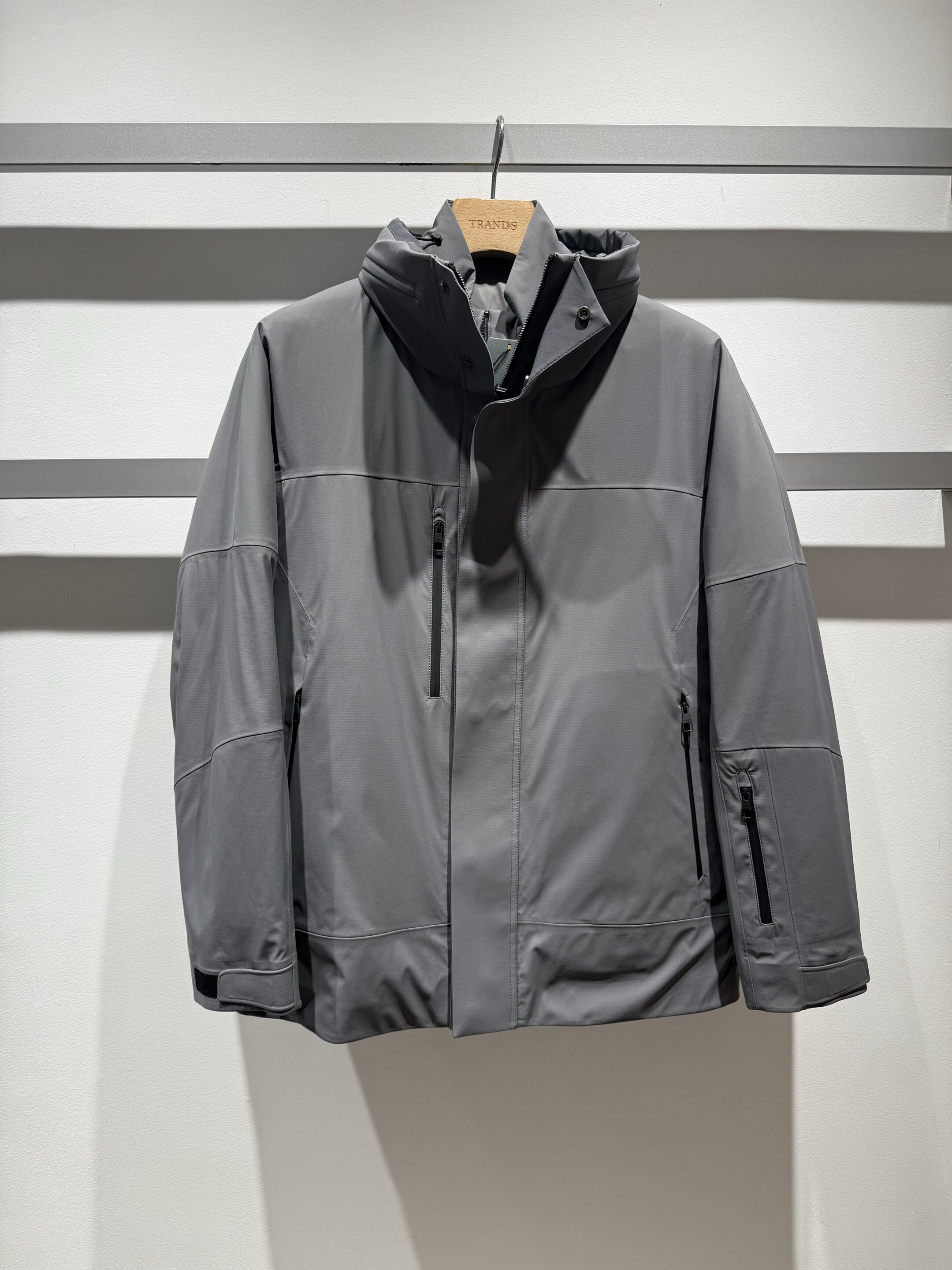 TRANDS三合一夹克羽绒服，功能性面料，防风防水，内胆为鹅绒棉服