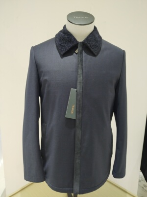 TRANDS棉服。可拆卸羊羔毛领，配羊羔毛皮。意大利面料LORO PIANA