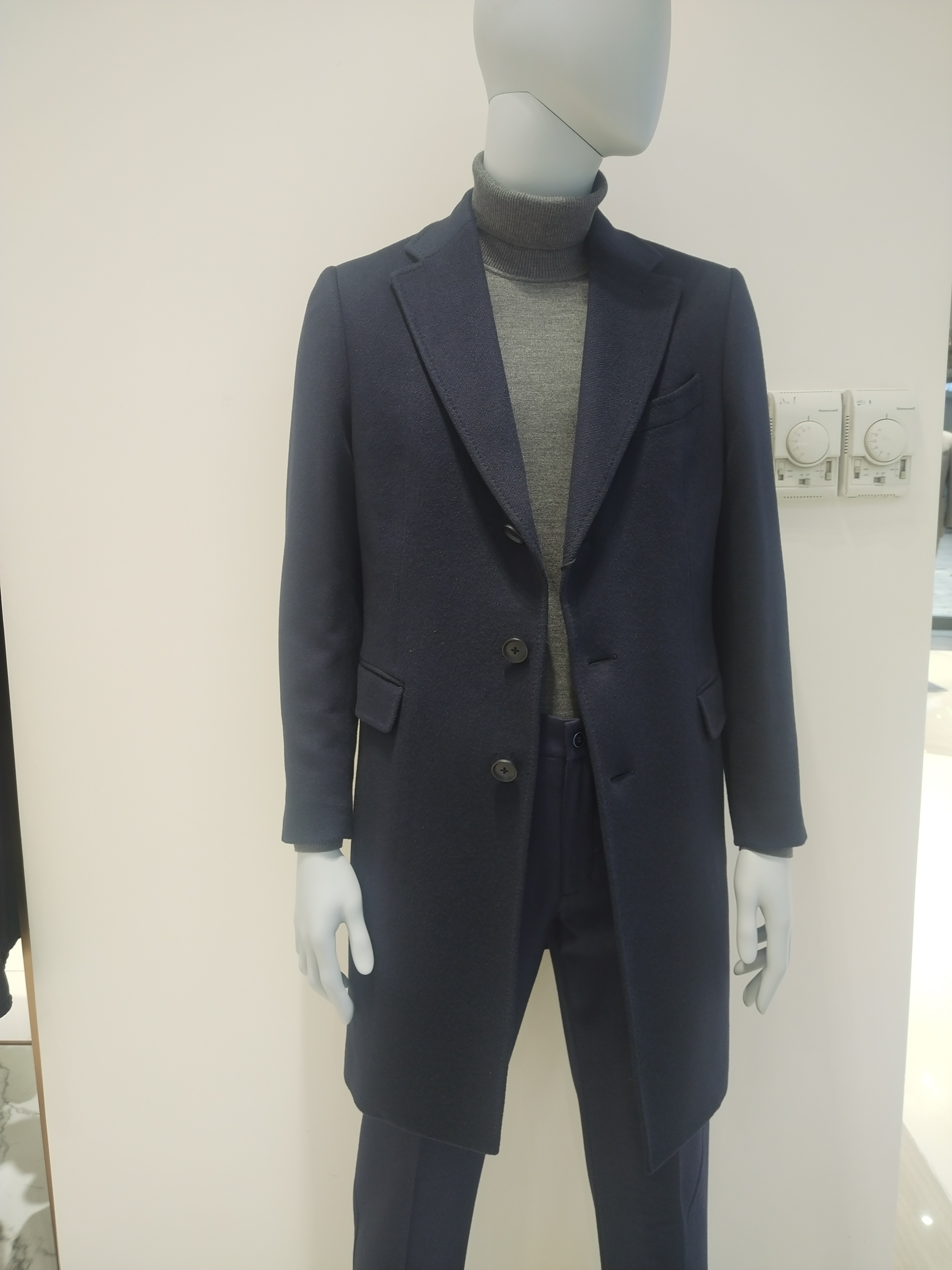 TRANDS羊绒大衣.意大利面料商colombo提供的奢华山羊绒面料