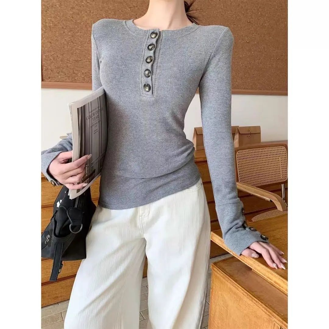 简约百搭长袖纽扣修身圆领白色t恤女秋季胖mm显瘦内搭打底衫上衣