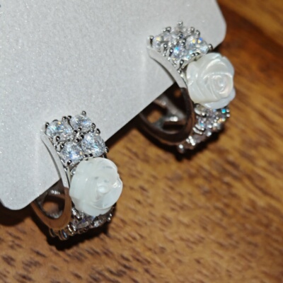 天然贝母花满钻圈 独特优雅时尚精致C圈耳环耳钉