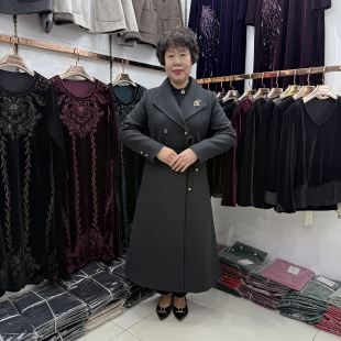 高端中年妈妈秋冬款大翻领毛呢外套女长款2025赫本风呢子黑色大衣