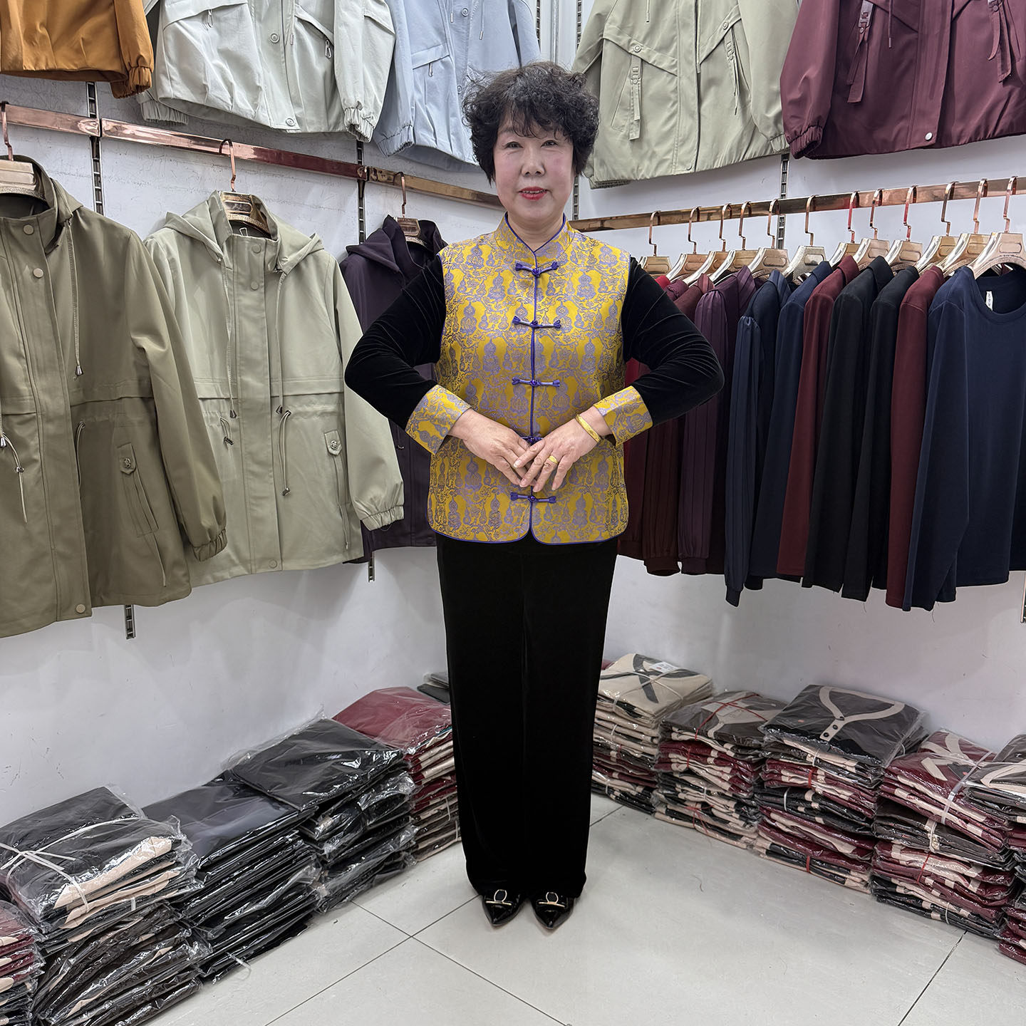 妈妈春装新中式国风提花马甲外套女丝绒长袖开衫2026休闲时尚套装