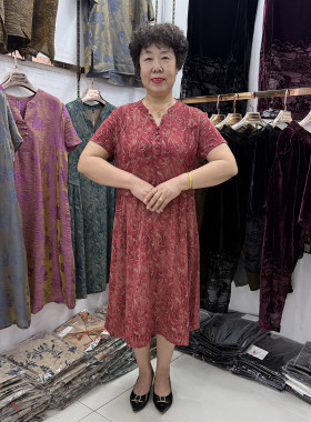 中老年妈妈夏季新款时尚连衣裙短袖V领盘扣宽松大码裙子显瘦减龄