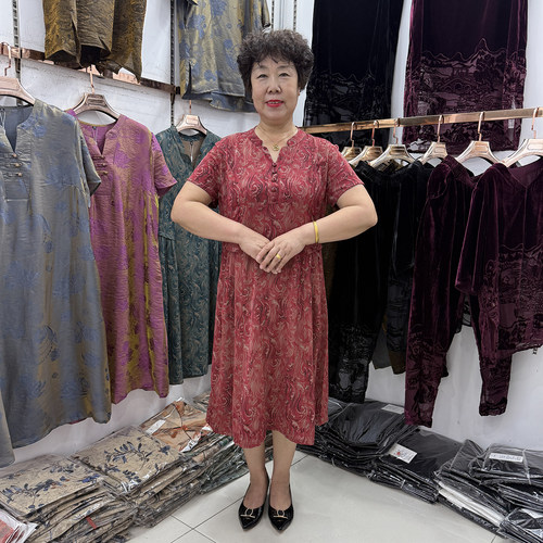 中老年妈妈夏季新款时尚连衣裙短袖V领盘扣宽松大码裙子显瘦减龄
