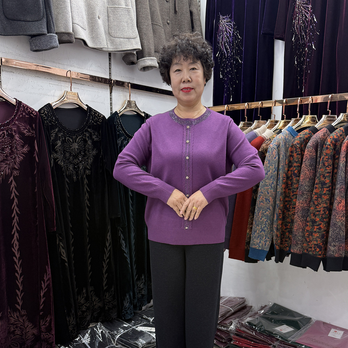 妈妈秋冬新款圆领时尚烫钻针织打底衫女2025年休闲百搭红色毛衣,女装/女士精品,中老年女装,淘宝优惠券,粉丝福利购,淘宝优惠卷