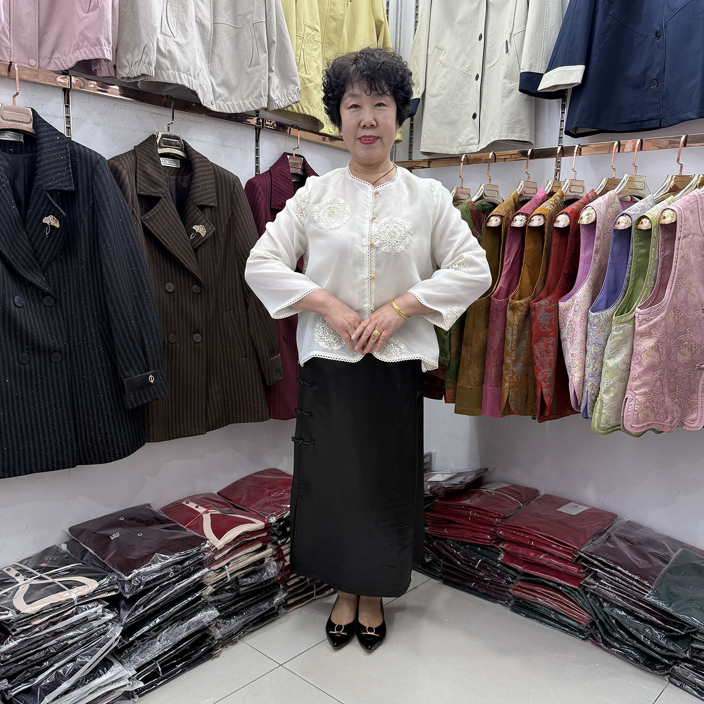 高端中年妈妈新中式早春新款刺绣长袖短外套女气质时尚百搭套裙