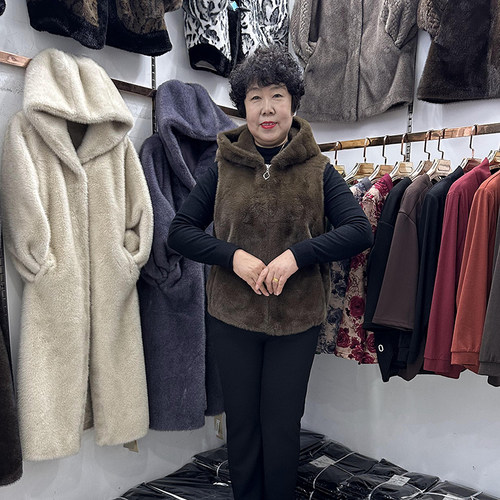 高端妈妈冬款加厚连帽保暖马夹外套女50多岁水貂绒女奶奶背心坎肩
