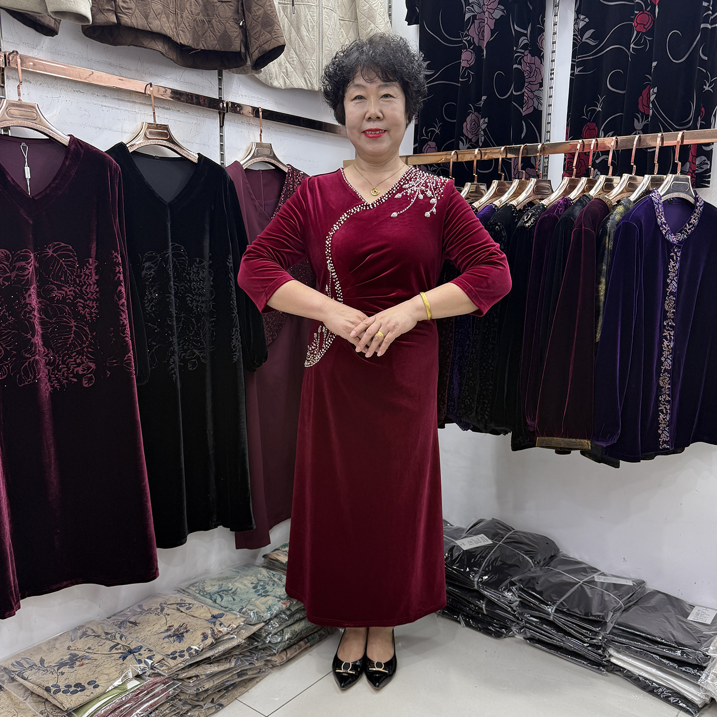 【喜婆婆】高端中年妈妈秋冬V领丝绒洋气连衣裙收腰气质旗袍礼服