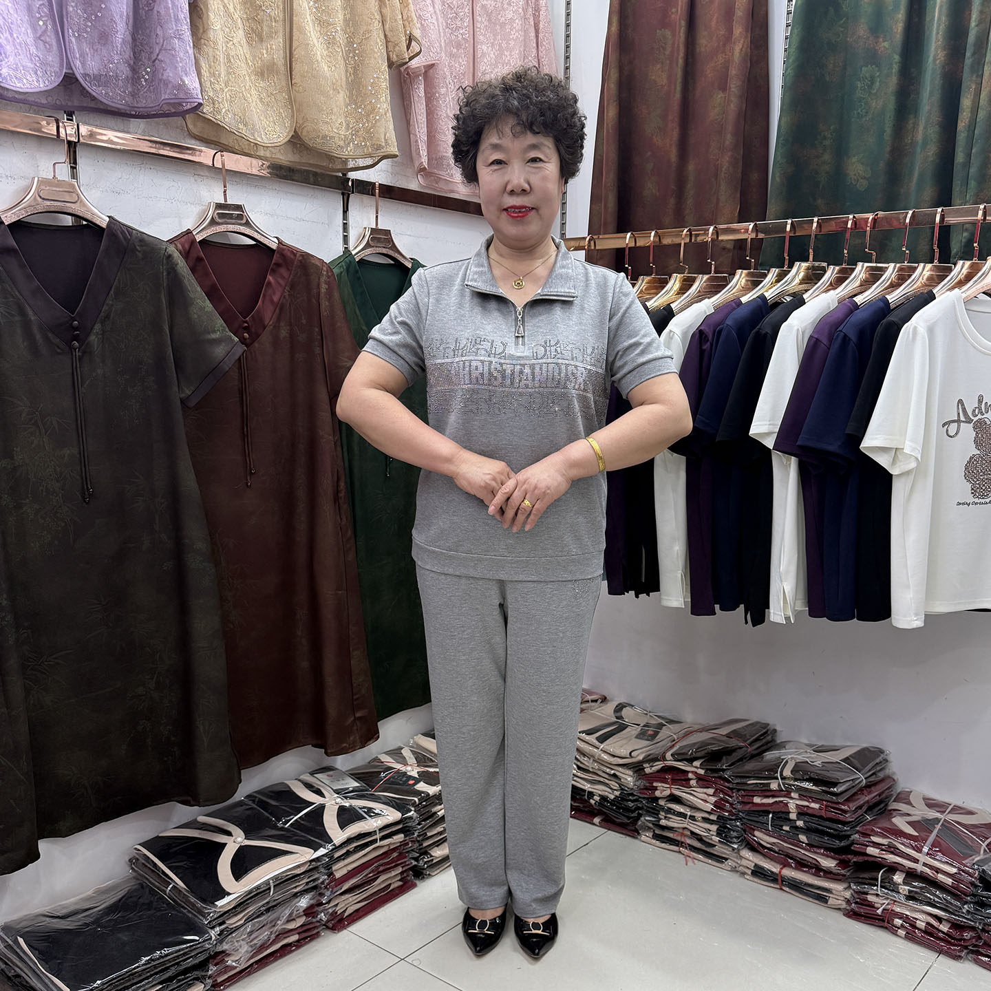 中老年妈妈夏装立领休闲运动服套装女宽松不勒肉短袖50多岁两件套