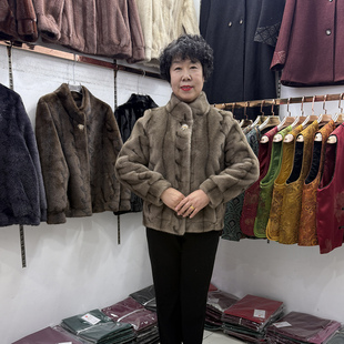 妈妈冬装立领短款貂绒外套女小个子2025流行奶奶皮毛一体保暖大衣