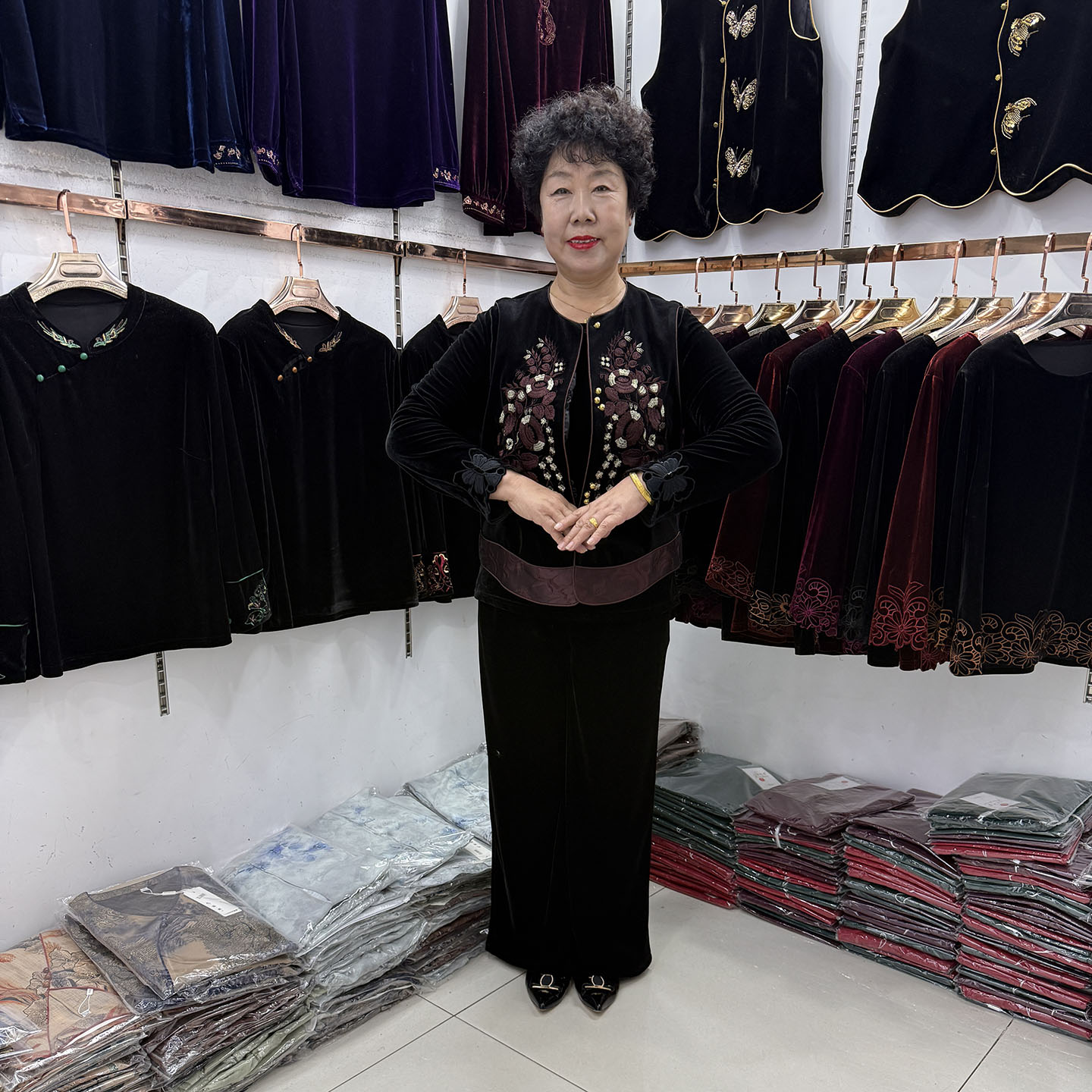 中老年秋冬国风改良丝绒套装妈妈女装重绣花马甲长袖上衣+直筒裤