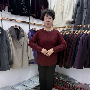 妈妈秋冬新款酒红色针织衫烫钻宽松上衣40-50岁内搭女士毛衣中长