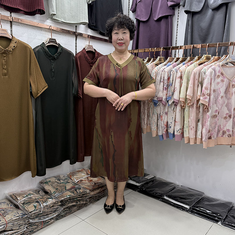 妈妈夏款V领国风真丝时尚连衣裙短袖女遮肚A字裙子桑蚕丝大码母亲