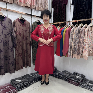 高端大气端庄妈妈两件套2024秋冬新款丝绒连衣裙喜婆婆婚宴小个子