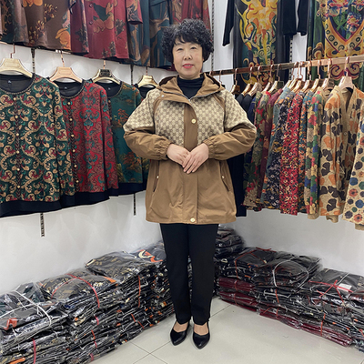 中老年大码风衣外套女撞色连帽