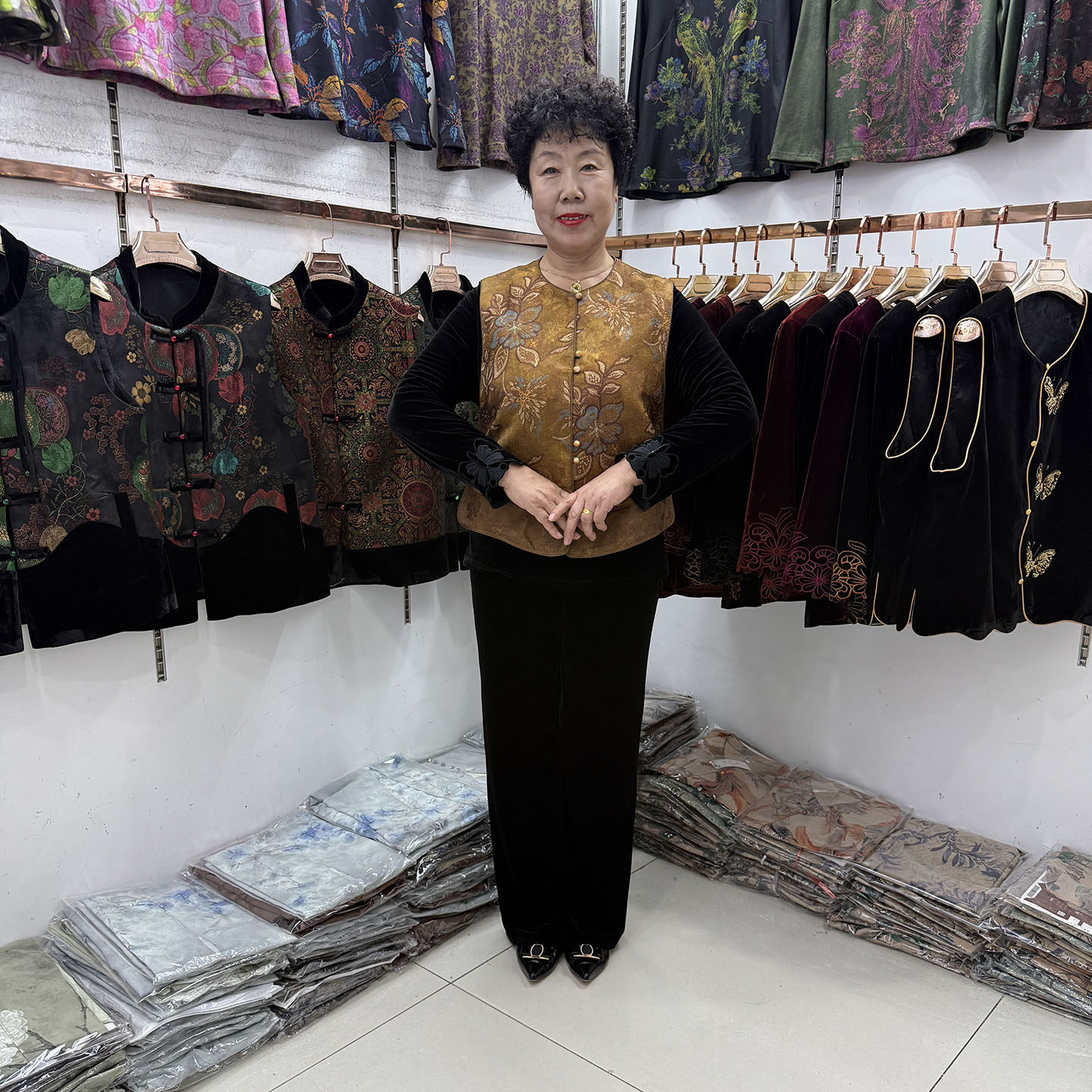中老年妈妈秋季国风复古花卉马甲盘扣大码无袖外搭中式坎肩两件套
