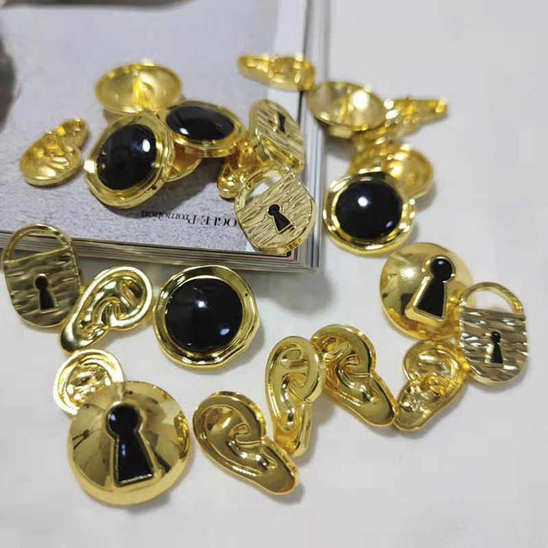 小香复古字母金属纽扣