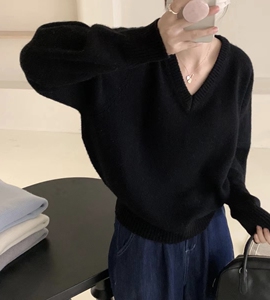 V领套头软糯黑色毛衣女秋冬韩系宽松慵懒显瘦打底针织羊毛衫上衣
