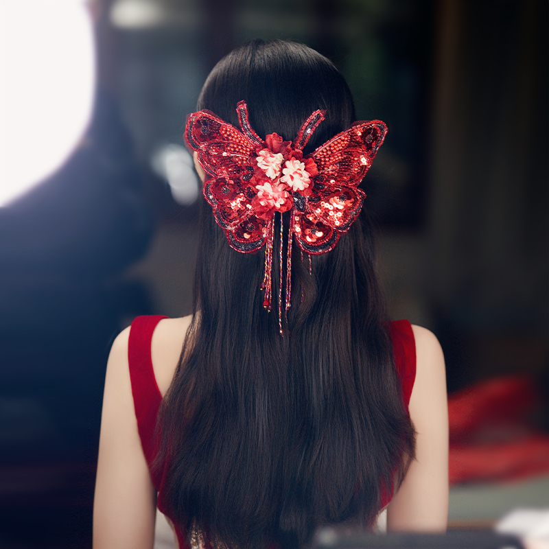 新娘复古红色蝴蝶头饰新中式敬酒服精致亮片仿真花结婚流苏发夹女