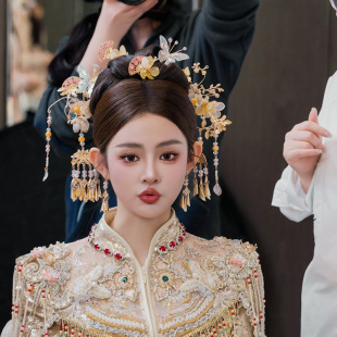 新娘头饰中式古风金色流苏响铃秀禾发饰浅色减龄古典系结婚配饰品