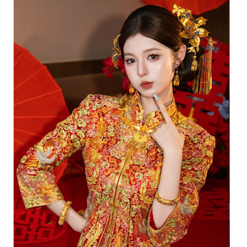 贵气金色新娘奢华敬酒服龙凤褂2026新款中式头饰重工秀禾服配饰品