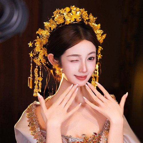 2026新款新娘金色凤冠奢华蝴蝶流苏发簪龙凤褂秀禾服出片减龄发饰