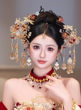 浅色系新娘发饰精致气质高级感婚礼手工造液花流苏眉心坠秀禾头饰