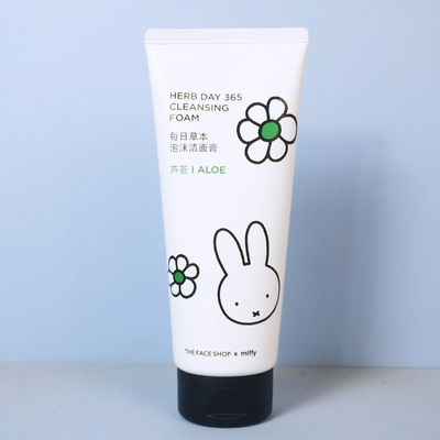 菲诗小铺芦荟清爽泡沫洁面乳