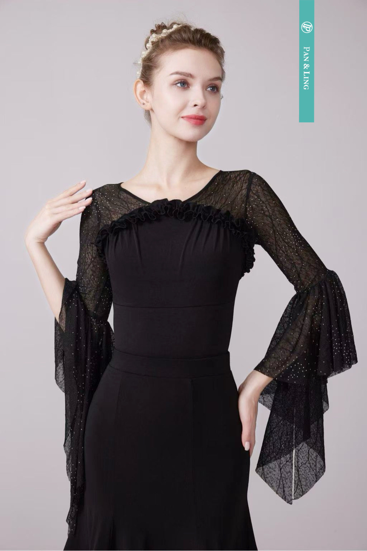 Lp舞服摩登舞拉丁舞春秋新款时尚女士连喇叭长袖上衣自带胸垫