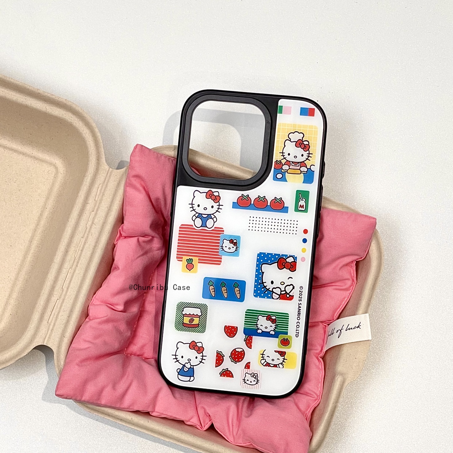 春日部防卫队Fighting｜可爱卡通下厨hellokitty凯蒂适用苹果16手机壳iphone15plus/14promax/13/12/11pura70