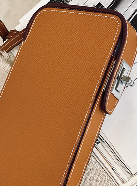 CTANDJIM  oldmoney老钱风立体盒子手机包 锁扣金棕色斜挎包