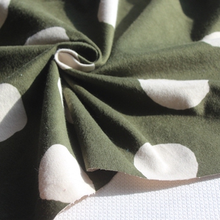 新品纯棉布料军绿色底印染不规则水玉中厚单面磨毛服装面料1米价
