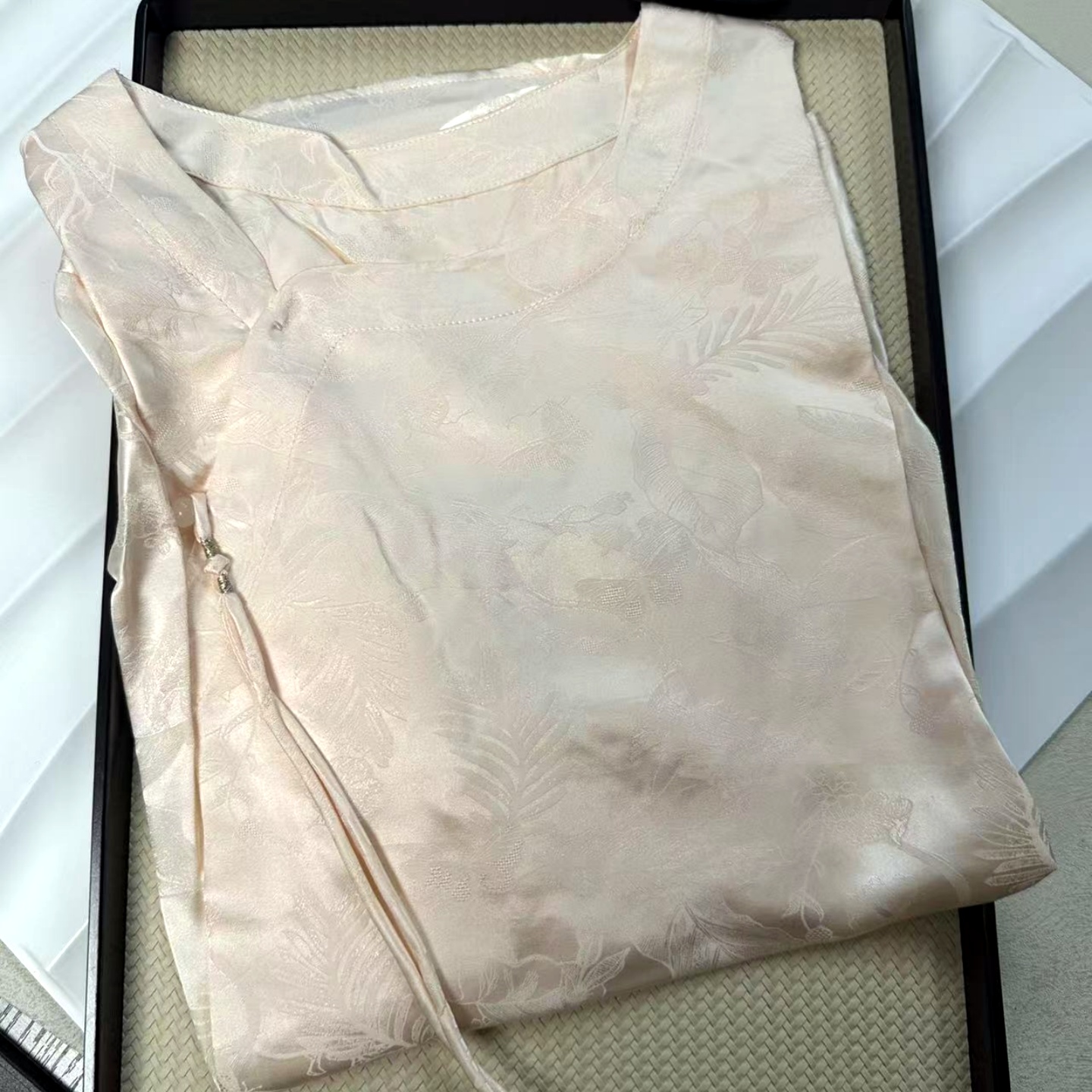 现货   秒柜货 100桑蚕丝提花花萝新中式圆领上衣短袖七分袖