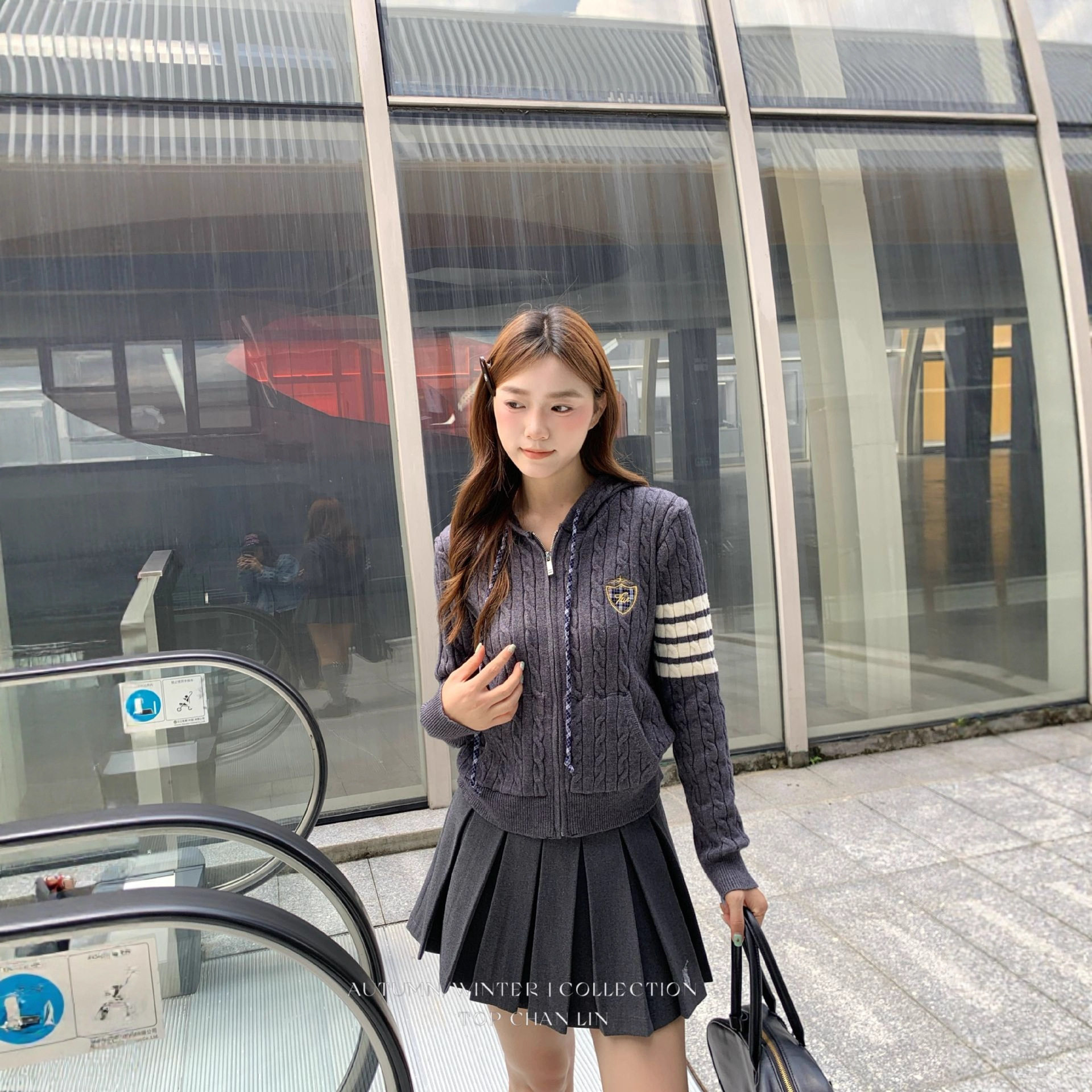 2025秋季新款韩系学院风四道杠长袖麻花针织开衫女毛衣别致流行潮