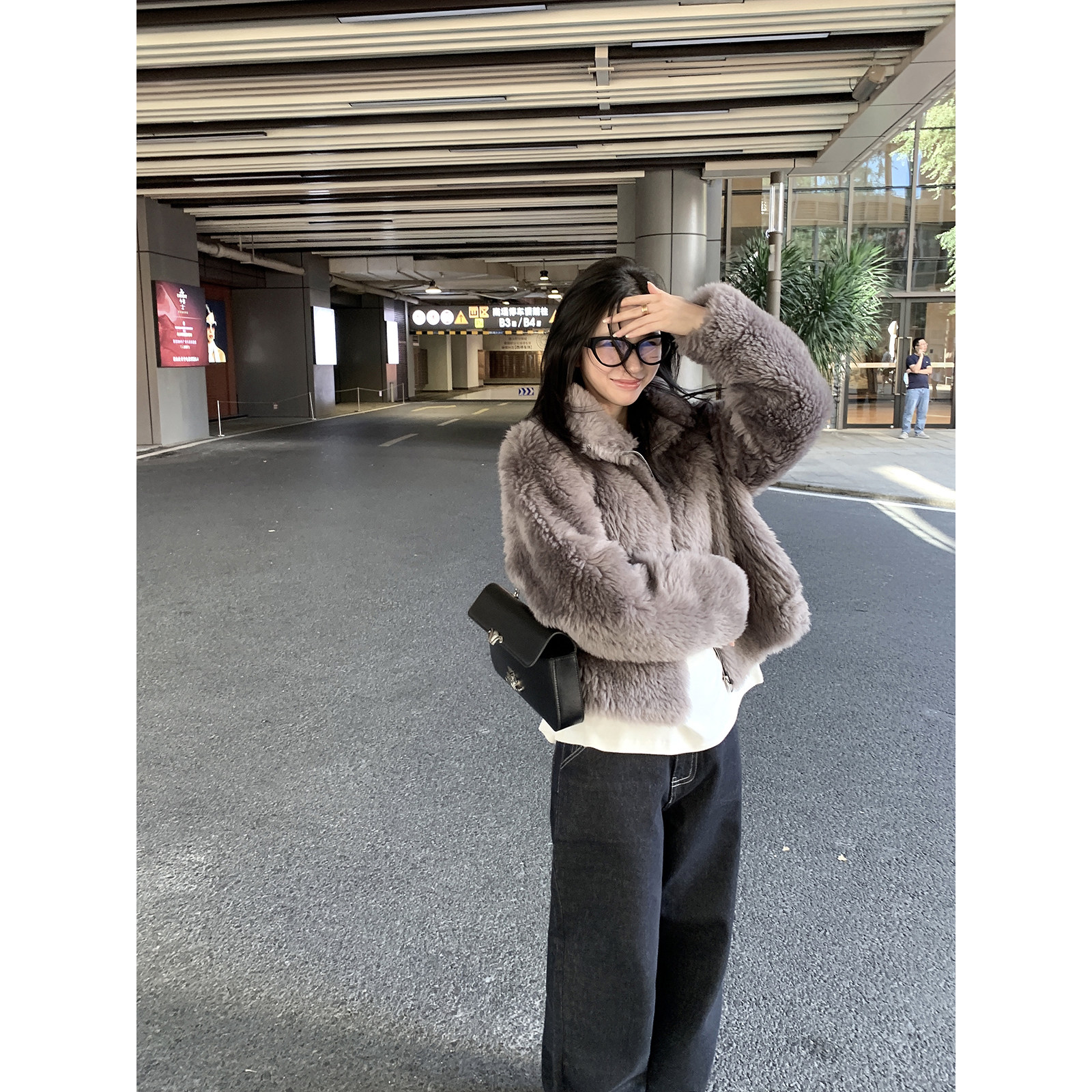 MOMENTHOME 烟灰色100羊毛毛绒绒皮毛一体拉链式外套保暖图片