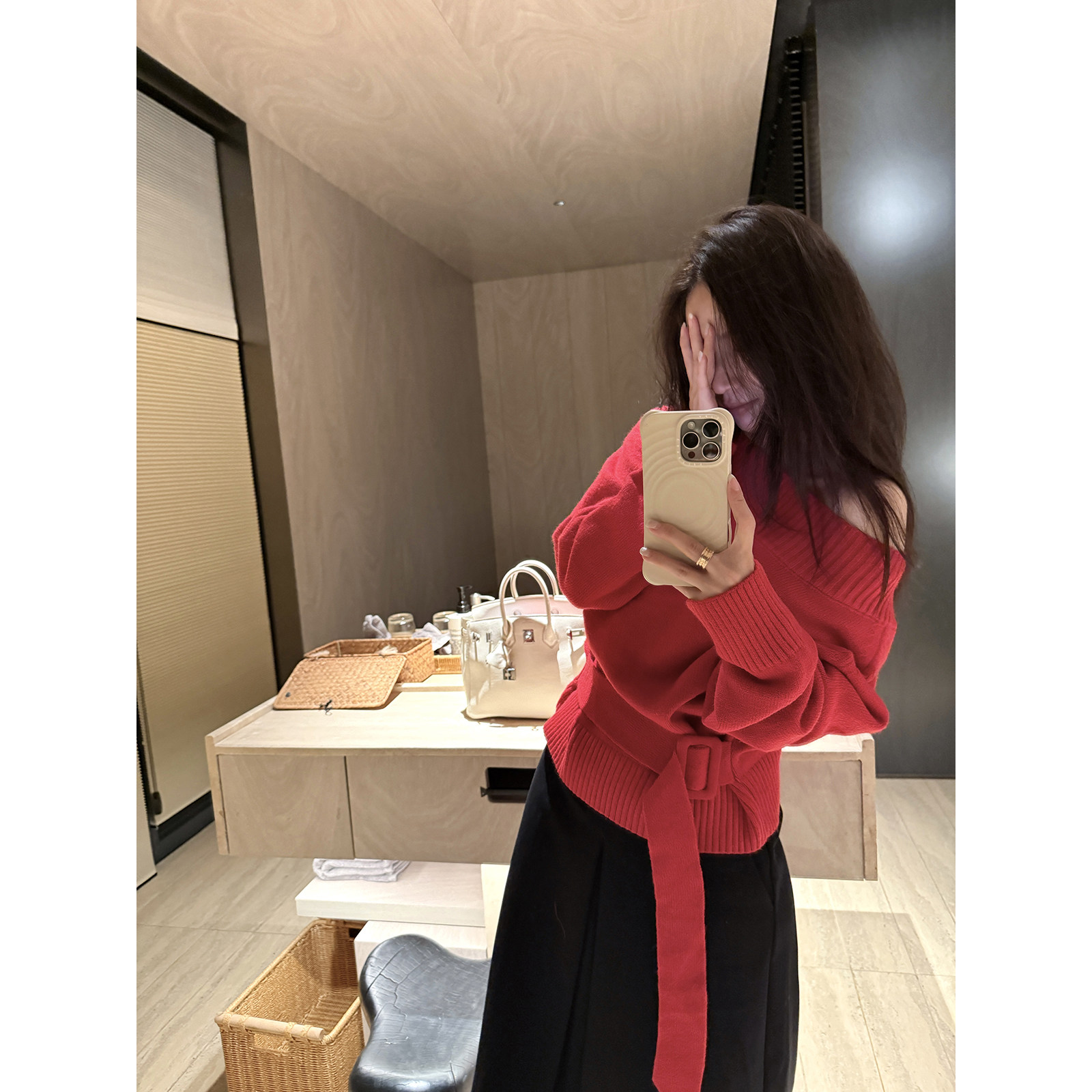 MOMENTHOME 糯感细腻腰带设计可拉肩厚实优雅套头长袖毛衣针织衫图片