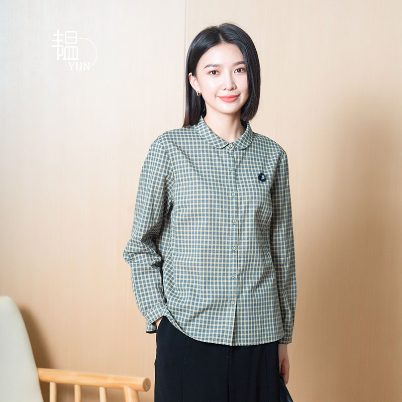 YUN秋季女绿格纹翻领长袖衬衫