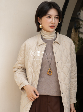 YUN韫2025冬季新品女通勤翻领宽松百搭休闲菱格阔型压线夹棉外套