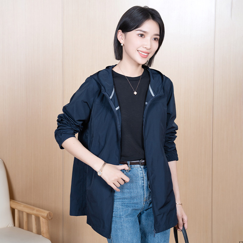 YUN韫2025秋季新品女装休闲连帽轮廓型拉链中长款百搭薄风衣外套