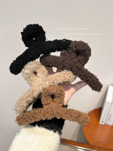 冬季羊羔毛绒发夹女后脑勺盘发抓夹鲨鱼夹子简约大号发卡头饰新款